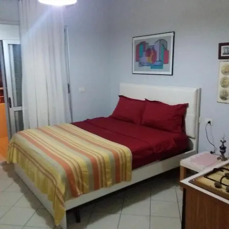 Lägenhet Cheap And Comfortable At Seaside Vlorë