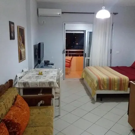 Cheap And Comfortable At Seaside Lägenhet Vlorë